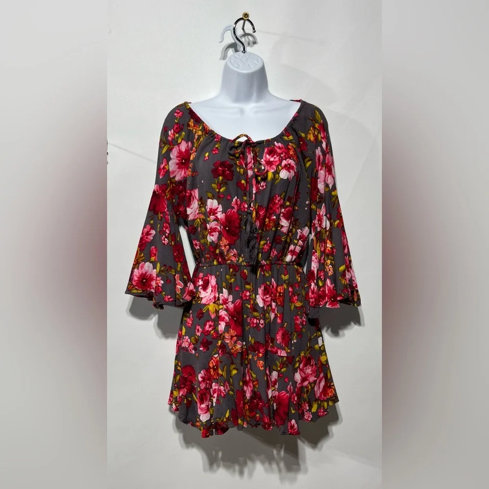 Bluivy Floral Off-Shoulder 100% Rayon Romper‎ Size Small